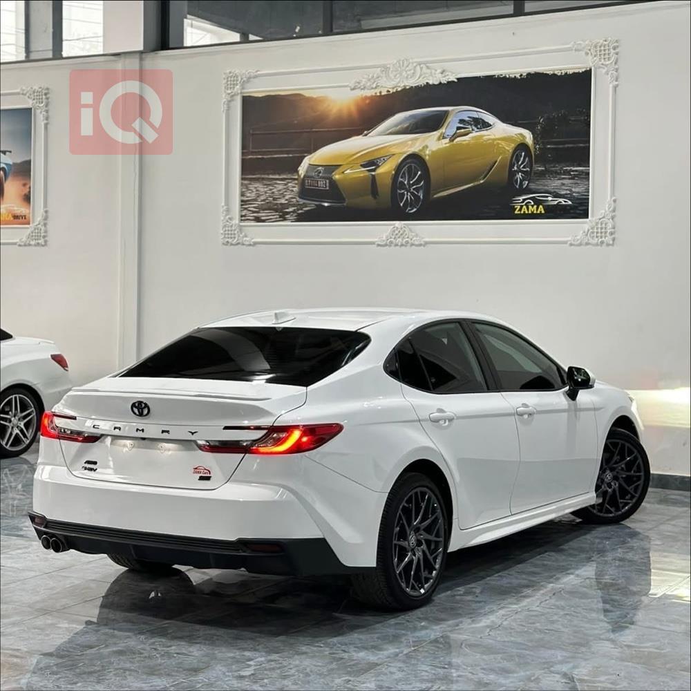 تۆیۆتا کامری